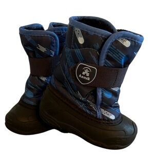 Kamik Snowbug 2, Boys Black and Blue snow boots size 8 excellent condition
